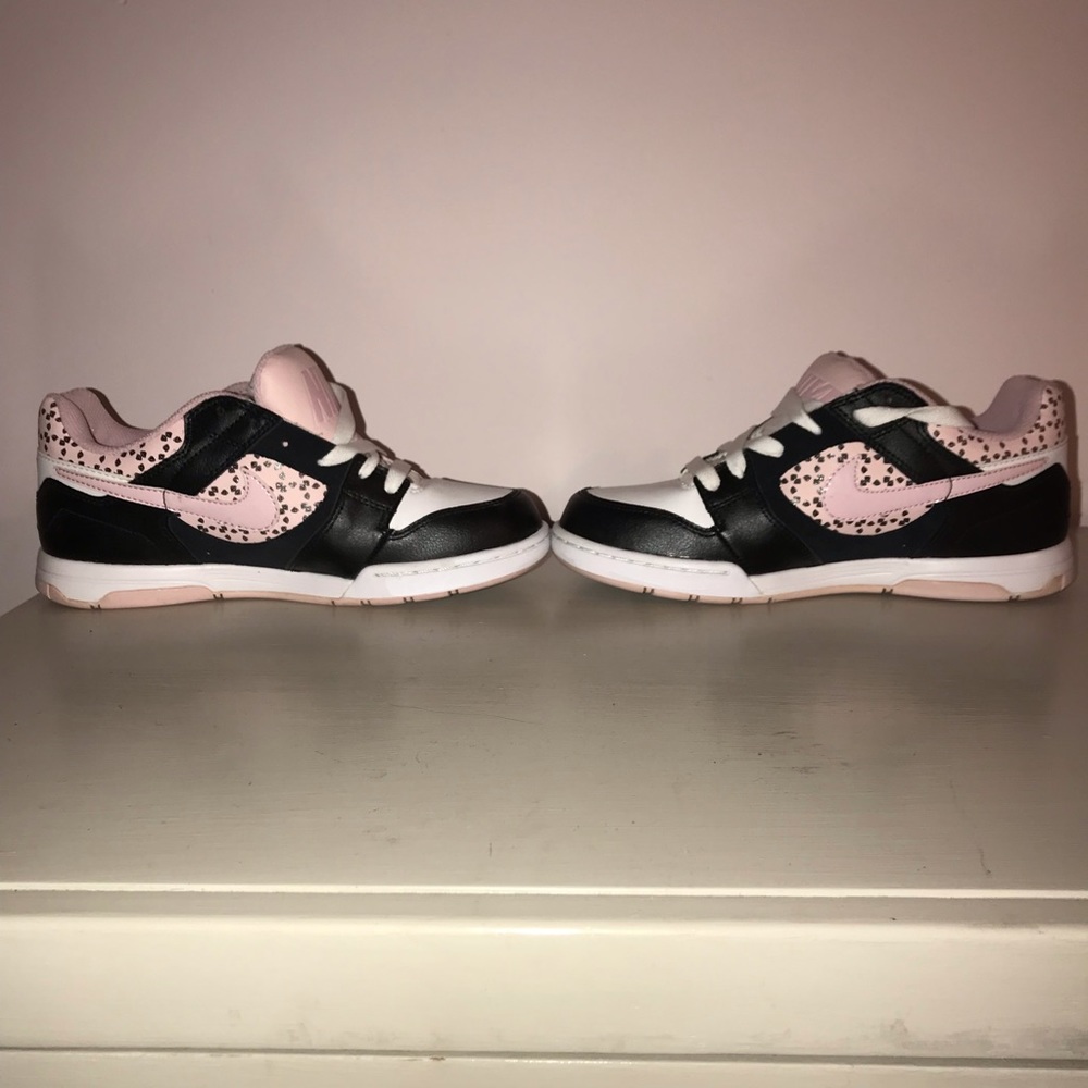Nike Air Size 7.5 Black and pink sneakers